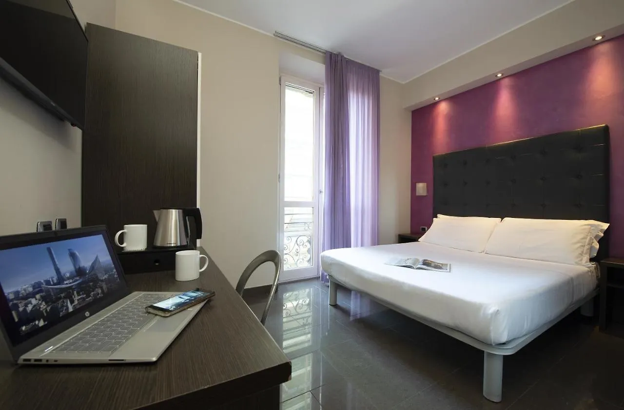 Hotel Five Milano 3*,  İtalya