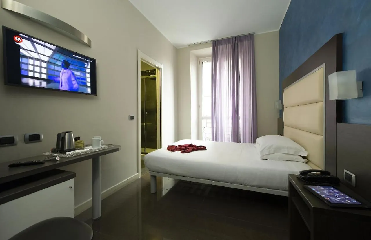 Hotel Five Milano 3*,  İtalya