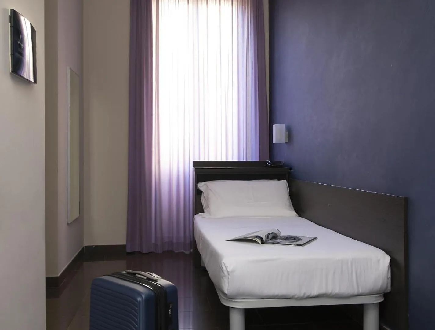 Hotel Five Milano 3*,