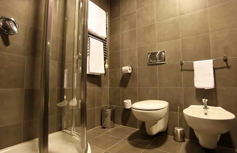 Hotel Five Milano 3*,  İtalya