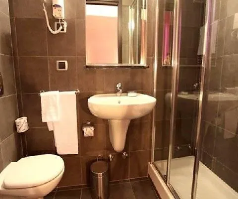 Hotel Five Milano 3*,