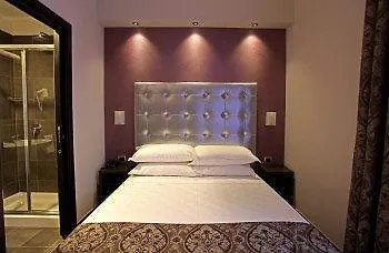***  מילאנו Hotel Five איטליה