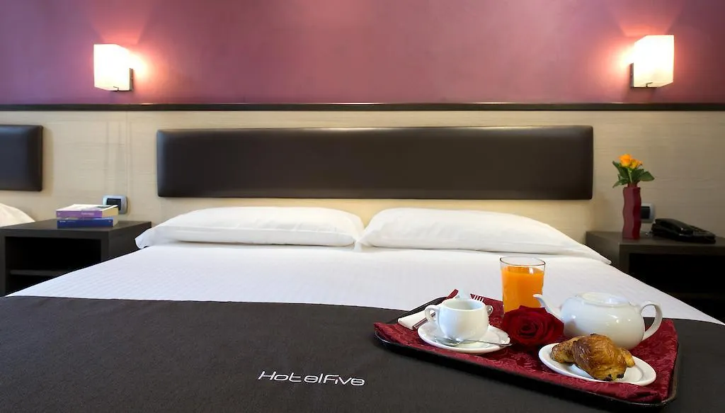 Hotel Five Milan 3*,